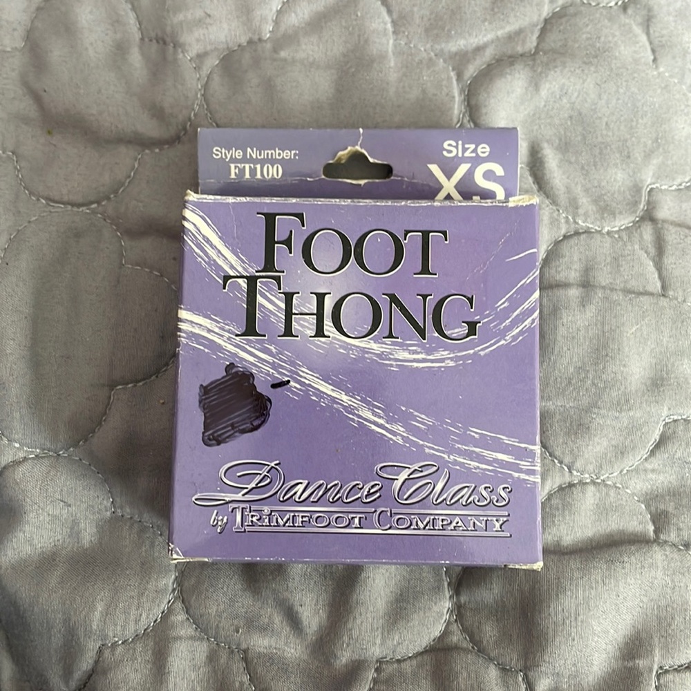 ❤️3/$25❤️ NWT Foot Thong dance wear